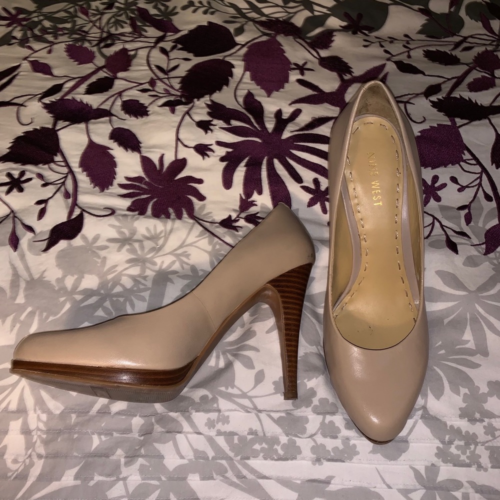 Heels - Picture 2 of 3